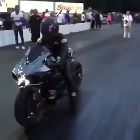 【川崎h2r赛道试跑】这就是传说中的川崎h2r么，真的是一匹野兽