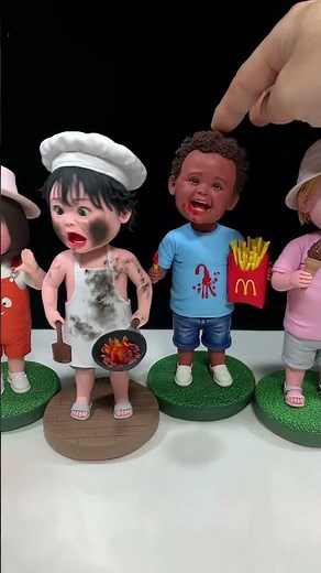 Crafting Joy ：Handmade Clay Bobbleheads in Action!
