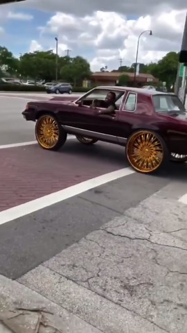 Oldsmobile Cutlass on 30’s In traffic