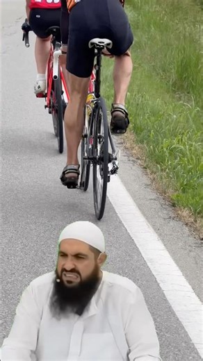 My reaction to those who pedal in sandals...but why? 😖🤢🤮