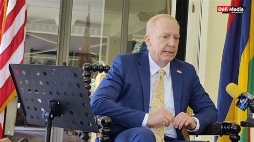 Henry Jardine fait ses adieux à Maurice après trois ans de mandat L’ambassadeur des États-Unis à Maurice, Henry Jardine, a organisé, ce mercredi 7 janvier, une rencontre d’adieu au MacCarthy House, à Floréal. Il a salué le professionnalisme des journalistes mauriciens, particulièrement lors des élections de 2024. Arrivé en février 2023, il affirme avoir été chaleureusement accueilli et avait profité de son mandat pour découvrir le pays, rencontrer les communautés et participer à de nombreux évén