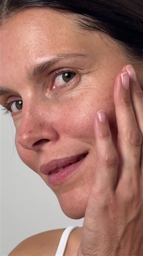 Great skin starts with a good cleanse, and this one’s a game-changer. The ageLOC LumiSpa Activating Cleanser, made for every skin type and perfectly paired with your ageLOC LumiSpa iO Device, makes those two minutes feel like a mini spa moment with clinically proven results for radiant, youthful-looking skin. A formula this good deserves its own glow-up. The new look arrives next week… ready to fall in love all over again? 🫧 | Nu Skin Europe