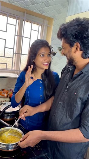 Vineeth Kumar on Instagram: "❤️Ella Ponnugalukkum Ippdi Husband Thaan Pedikkum 🥰 Product Link Veanuna Link nu Comment Pannunga #vinuanu #couple #love #trending #viral"