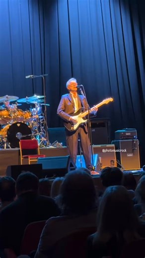 At 81, Eric Clapton launches his 2026 tour at intimate venue in Guildford, England.