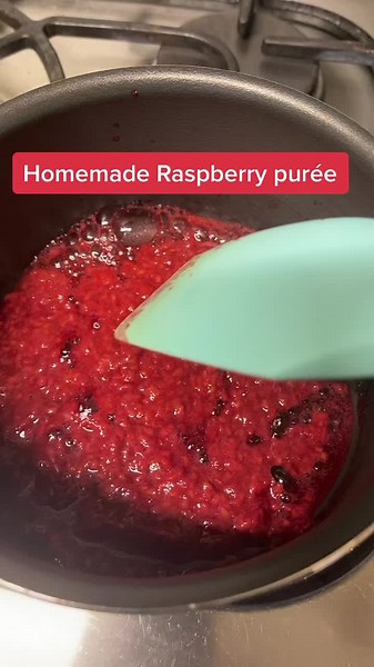Homemade Raspberry Purée Recipe for Macarons