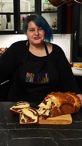 Cozonac simplu cu nucă și rahat - un cozonac uriaș cu mult miez pufos (care se desface în fâșii, pale sau caiere)