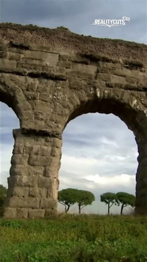 Romans' Revolutionary Engineering: Colosseum and Aqueducts