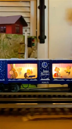 O scale Layout: Lionel 75th Anniversary Illuminated TV Box car #oscaletrains #modeltrains #train