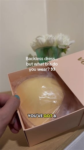 Backless outfits but no bra works with them? These adhesive push up bras are invisible, strapless and perfect for tricky dresses. Tap the yellow basket. ✨