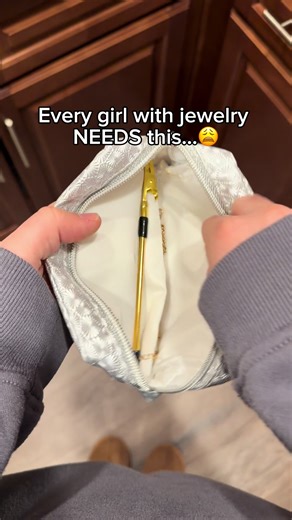 Essential Jewelry Tools for Crafting Stunning Bracelets