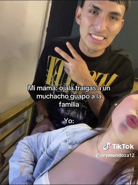 Error: reacción divertida cuando mamá pide un muchacho guapo