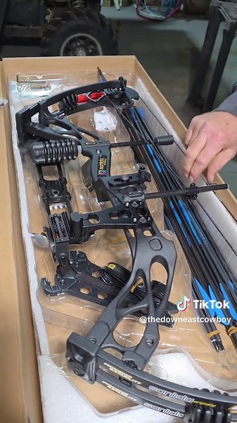 the dragon x8 is very easy to adjust the length #compound #bow #archery #beginner