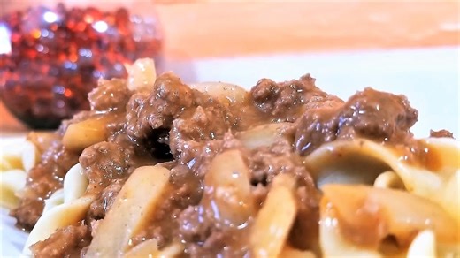 Hamburger Goulash ¦ It's Only Food w⁄ Chef John Politte