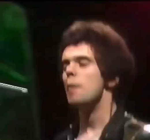 The Stranglers Go Buddy Go #totp #punk #punks#punkrock #punksnotdead #thestranglers #jeanjacquesburnel #peaches #punkrock #punk #punkfashion#lapunkrocker #losangelespunkrocker #oldschoolpunkrock #music #musician #livemusic #oldschool #punkmusic | LA Punk Rocker
