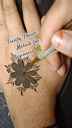 Trendy Flower Mehndi for Beginners 🌿