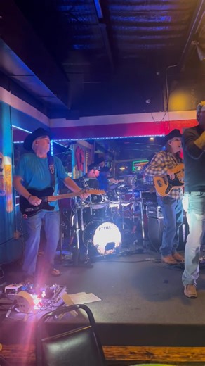 Todd Freeman Band LIVE covering the David Lee Murphy song “PARTY CROWD”. Hope you enjoy it!!!! | Todd Freeman Band