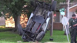 JUST IN: A 15-year-old driver crashed a Jeep into an SUV and a telephone pole in Bacliff Sunday, authorities say. Full report: http://bit.ly/2tbCqat | KPRC2 / Click2Houston