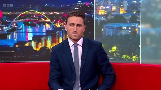 "It's frustrating when we ask those who are smoking in our entrances to move and they refuse" As we continue with our 'Really?' campaign, we welcomed BBC Look North to James Cook Hospital to interview the bright school children from Linthorpe Community Primary School - LCPS, who are helping us out in our fight to end smoking on hospital sites. Specialist midwife for public health Ellie Young also shared her message that it is not ok to smoke on hospital sites and there are loads of help availabl