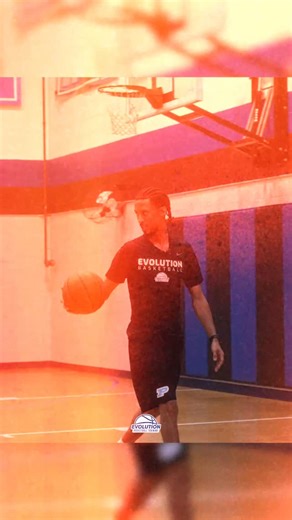Games don’t give you set shots. You’re coming off screens, sprinting to space, catching under pressure. This drill forces balance on the move, simulating pindowns and relocations at pace. Static shooting builds habits. Movement shooting builds scorers. 📍 Evolution Basketball Manassas Facility 👤Coach Keijon Honore 🤝🧬 #evofam #dmvhoops #evolutionbasketball basketballtraining shootingdrills gamespeed hoopers | Evolution Basketball