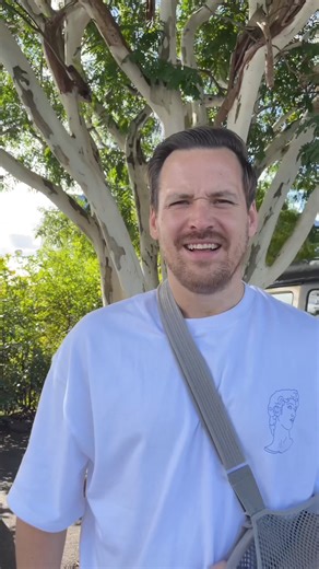 The Australian Snake Tree! Sheds Bark Like A Snake Sheds Skin #australia #aus #aussiethings #tree #aussie #goldcoast #qld | Josiah Hein