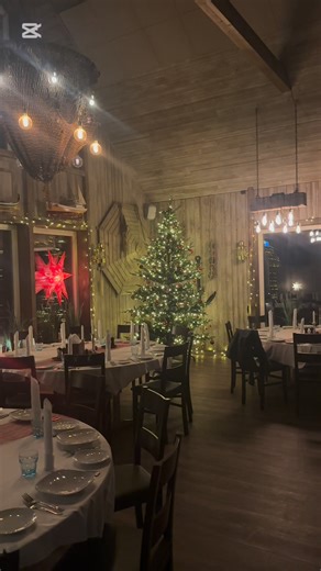 Velkommen til et magisk julebord på Arnøy Brygge! Ledige plasser 06. Og 13. desember 🎄🎅🏼🌟 Les mer: https://www.arnoybrygge.no/nb/julebord-mlive-musikk | Arnøy Brygge