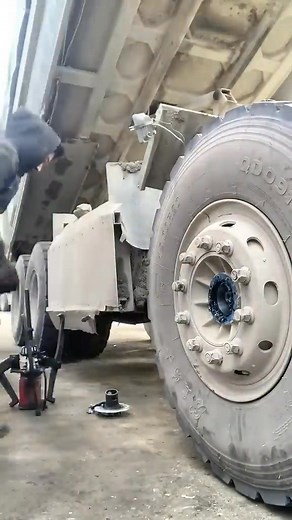 Howe to remove Truck tayer mechanic #bestmechanic #service #mechanicmemes #mechanicaldesign #carservice #oilchange | The Mechanic Works