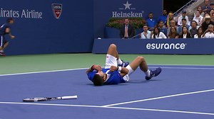 Tennis: US Open Final 2015, Federer - Djokovic, Sturz Djokovic 1. Satz