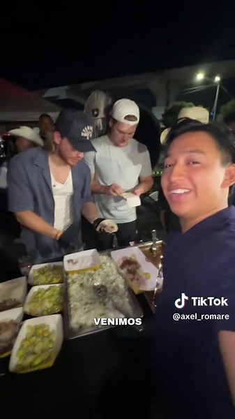 “Eh me chupaste el dedo wey” 😂😂 #aldodenigris #fyp #saltbae #axelromare #funny