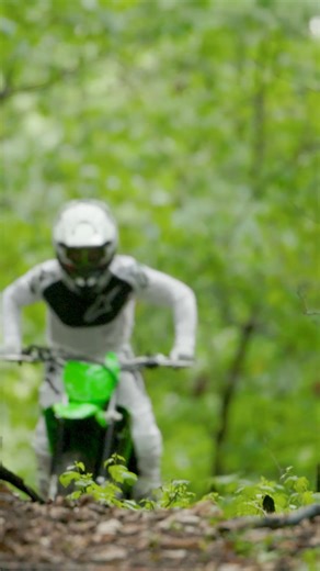 At the core of the #KLX230R is an updated engine tuned for low- to mid-range power so riders can take on the trails with confidence. Enjoy the sights and sounds of the ultimate trail bike doing its thing. 🤘 #GetOutAndPlay #GoodTimes #Kawasaki | Kawasaki USA