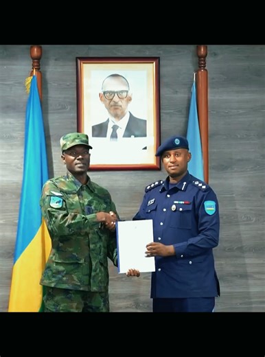 brig General Godfrey Gasana handed over the role of air force deputy chief of staff to col Dan Gatsinzi #rwandadefenceforce #rwandatiktok #inkotanyikevin #RDF #UrugwiroVillage