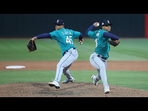 SWITCH PITCHER! 😳 Jurrangelo Cijntje is ELECTRIC! ⚡️(See him throw BOTH lefty AND righty)