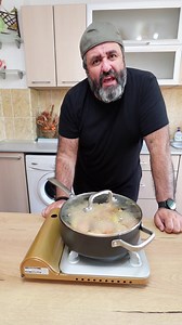 Tocanita de ceapa cu copanele de pui...valeu ce buna o fost. Hai noroc si la mai mare, pofta mare, zi cu soare #tocanita #barbosu #retete | Barbosu