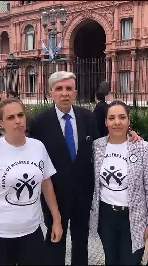 @Andrea R Guacci y felix alvarez.. gracias por estar presente hoy en el día del hombre y mañana en el senado q se tratara el proyecto de ley de las falsas denuncias. es la primera vez en la historia que dan lugar a las víctimas que cuenten todo el dolor q atravesaron por el mar accionar del poder judicial.. los esperamos mañana a las 16 hs..