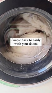 No more unbalancing #washingtip #washingmachine #washing #laundry #laundrytip #Doona #cleaninghacks | Home with Leanne