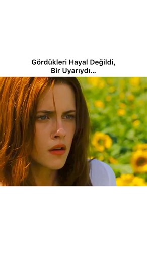 Filmfeneri on Instagram: "Sessizliğin bile tehdit gibi hissettirdiği, geçmişin karanlığının duvarlara sindiği bir ev… Gerilim yavaş yavaş yükselirken, görülen her ayrıntı bir uyarıya dönüşüyor. Ani korkulardan çok, içe işleyen bir huzursuzluk arıyorsan bu hikâye seni kolay kolay bırakmayacak. 👁️ 🎥 Film: The Messengers 🎞️ Türü: Korku, Gerilim 📅 Yapım Yılı: 2007 📽️ Yönetmen: The Pang Brothers 🎭 Oyuncular: Kristen Stewart, Dylan McDermott, Penelope Ann Miller 🌟 IMDb: 5.3 🎬 Konu: Yeni bir ha