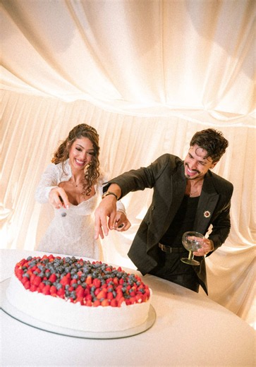 Deu pra perceber que a gente tava felizinhos ? . . . Meu segundo vestido peeerfeito também do ateliê Carmelitaaaa @Atelier Carmelita