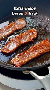 Bacon cooked in water? It works! Here’s a simple way how to make bacon that’s crisp and tender instead of dry and crumbly. Make crispy bacon with no risk of overcooking. . . #baconhack #cookinghack #kitchenhack | PotsandPans.in