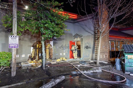 Homeless warming fire ignites Lloyd District Red Robin, firefighters say
