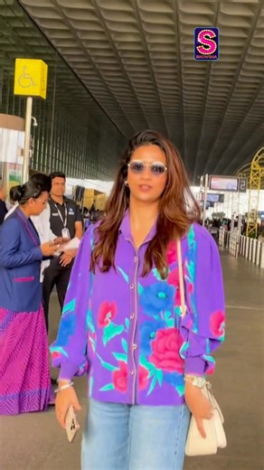 Keerthy Suresh shines in colourful patterns, serving sun-kissed glow goals #keerthysuresh #keerthysureshofficial | News18