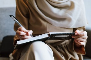 7 Contoh Puisi tentang Hari Pendidikan Nasional, Inspiratif! - Sonora.id