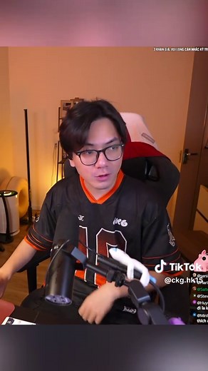 Video Mèo Dễ Thương: Những Hài Hước Của Mèo Xám