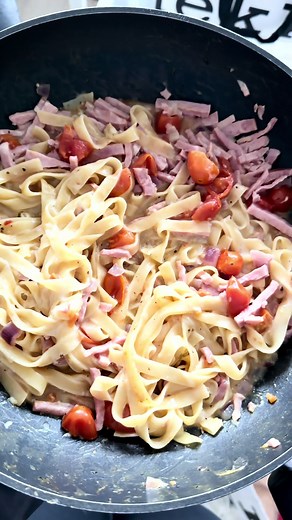 Yhden pannun kermainen kinkkupasta resepti