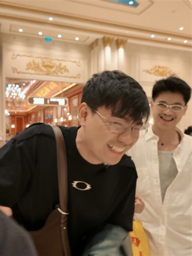 10 hours trip to Macau with them~ @davidjohnyatco @kielcoronel @raymorcuevas #aminutewithru #lifestyle #vlog #travel