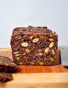 Pain aux graines et noix pour 6 personnes - Recettes - Elle à Table