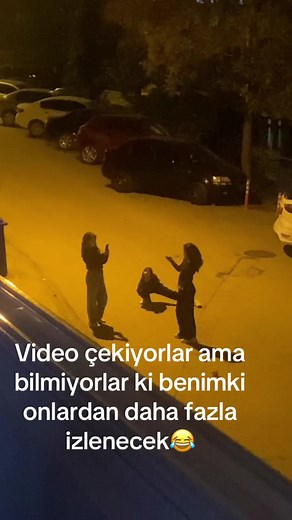 Hilarious TikTok Video Çekimi: Bilboquet Sirba