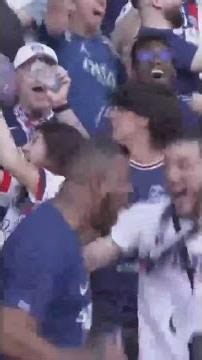 PSG fans ERUPT in JOY after DEMBÉLÉ'S MIRACULOUS penalty GOAL | PSG 1–1 ARSENAL