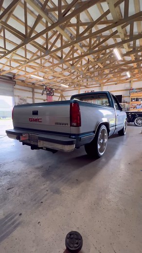 Jacob Duhe on Instagram: "This is the GLORIOUS sound you get when you combine a Flowmaster force II exhaust system with a set of FLOWTECH shorty headers on a 1990 C1500 🔊 Head over to @holleyperformance to check out YOUR options 💪🏻 #obsnation #horsepower #flowmaster #flowtech #holleyperformance #winwithholley #duhespeedshop #classictrucks #gmc1500 #chevy1500 #obschevy #gmt400 #exhaust #smallblockchevy #trending #mechanic"