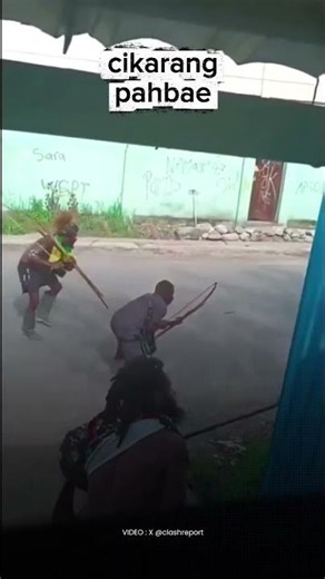 DUA SUKU DI PAPUA NUGINI BENTROK DI JALANAN, GUNAKAN BUSUR DAN ANAK PANAH
