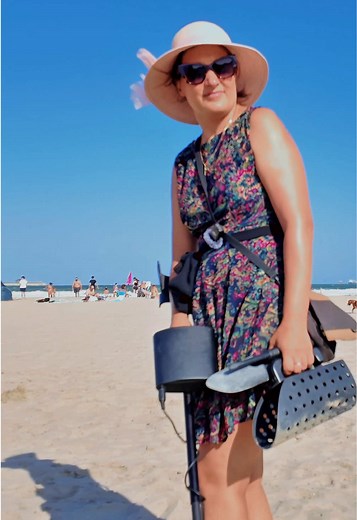 Something Unexpected Was Hidden Here… 🔎 Searching the beach with a metal detector 🏖️🔎 Looking for hidden and forgotten objects beneath the sand. Another real beach search and unexpected discovery. #metaldetecting #beachfinds #treasurehunter #beachlife #outdoorfun
