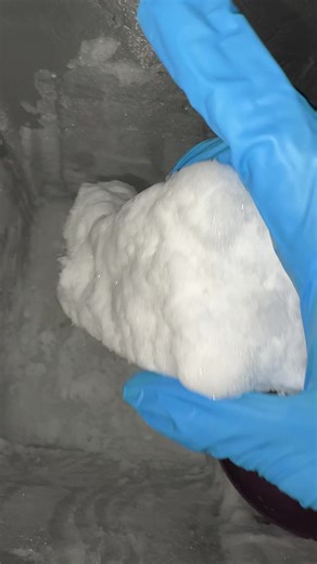 Large chunk 🥶🥶💙💙❄️❄️❄️ #Crunch #snow #ice #FYP #chunks | ices